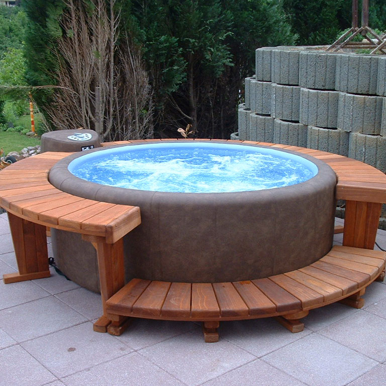 legen-mocca-blau-holzumrandung-softub-whirlpool-angebote